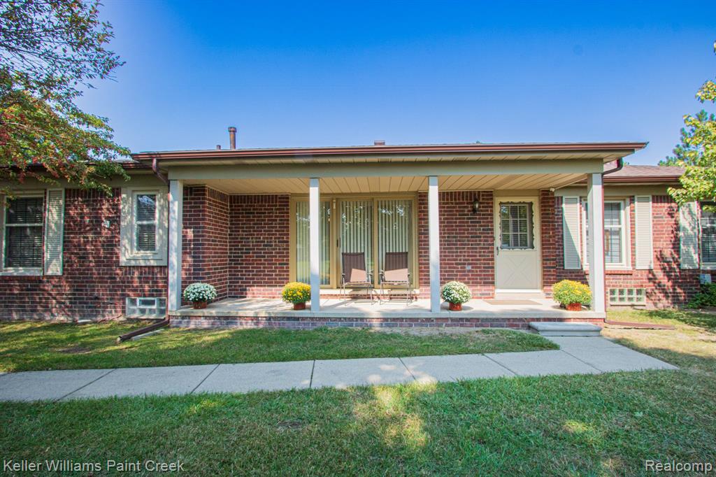 Glasco Ct, Shelby Township, MI 48315