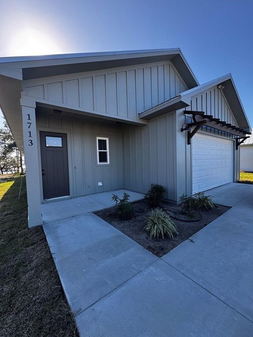 275 Ridgecrest Pkwy, Eastpoint, FL, 32328-3389 | Card Image