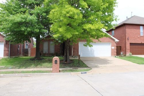 7977 Glenway Dr, Dallas, TX, 75249-2023 | Card Image
