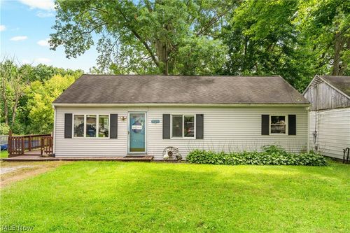 1431 Pin Oak Dr, Akron, OH, 44312-3846 | Card Image
