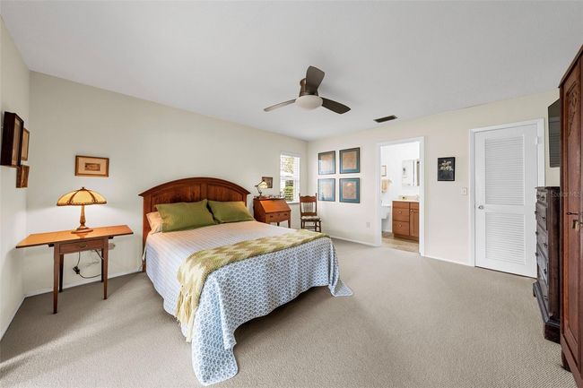 7460 W Country Club Dr N, House other with 2 bedrooms, 2 bathrooms and null parking in Sarasota FL | Image 25