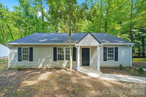 6324 Grove Park Blvd, Charlotte, NC, 28215-4006 | Card Image