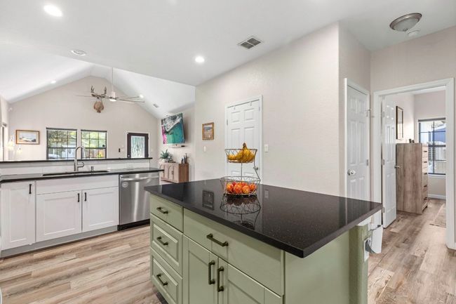 312 Holly Ave, House other with 3 bedrooms, 3 bathrooms and null parking in Luling TX | Image 12