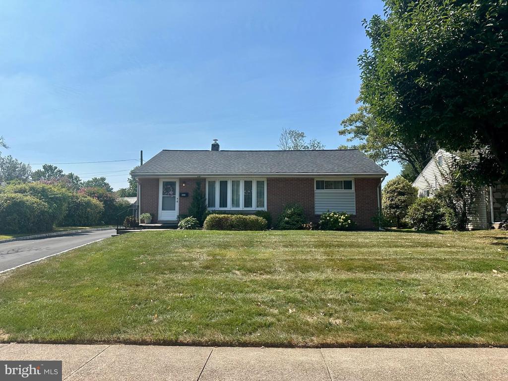 Veser Ln, Willow Grove, PA 19090