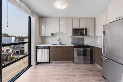 403 - 258 6 Th St, Condo with 2 bedrooms, 1 bathrooms and 1 parking in New Westminster BC | Image 3