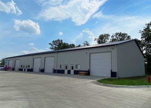 100-1780 Robins Rd, Hiawatha, IA, 52233 | Card Image