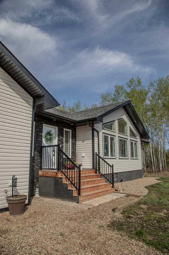 19125 Township Road 1104, House other with 5 bedrooms, 3 bathrooms and 10 parking in High Level AB | Image 4