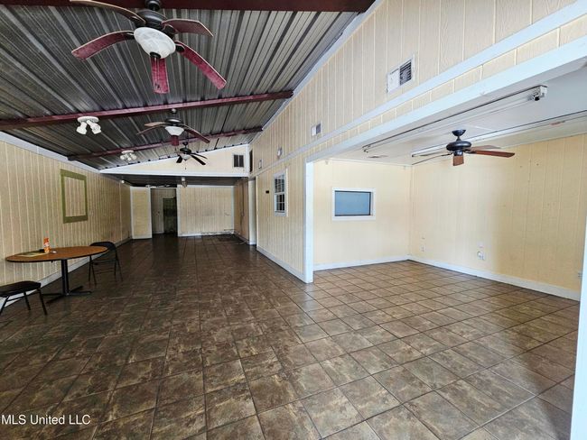 Main room | Image 5