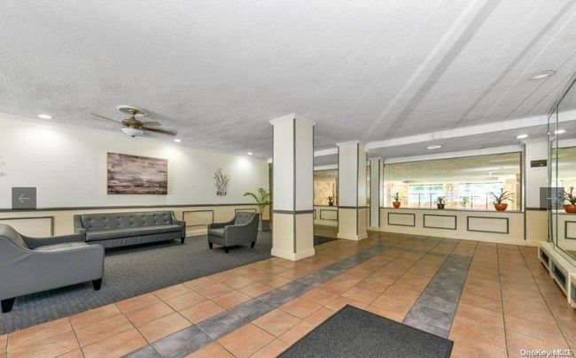 Lobby | Image 10