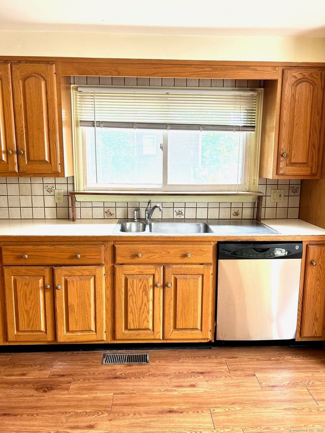 478 Judd St, House other with 3 bedrooms, 2 bathrooms and null parking in Fairfield CT | Image 4