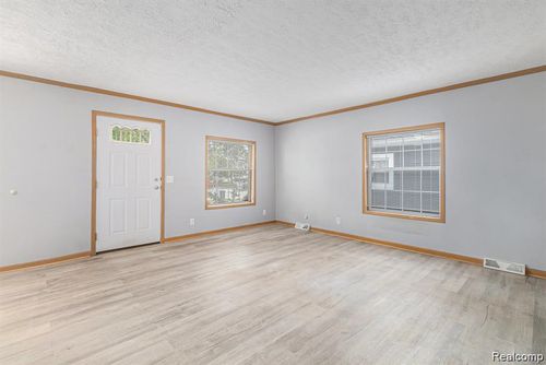 23748 Crossley Ave, Hazel Park, MI, 48030-1606 | Card Image