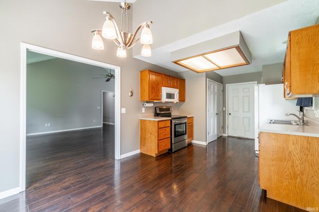 1303 Oak Bay Run, House other with 3 bedrooms, 2 bathrooms and null parking in Fort Wayne IN | Image 5