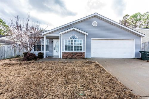 3063 W Essex Dr, Fayetteville, AR, 72704-5323 | Card Image