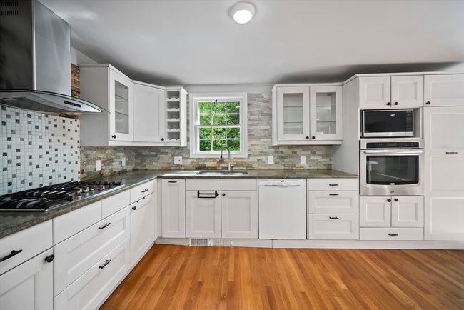 34 Clubhouse Ln, House other with 3 bedrooms, 3 bathrooms and 8 parking in Wayland MA | Image 8
