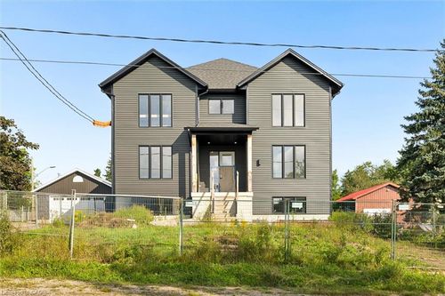138 Charlotta St, Baden, ON, N3A2R5 | Card Image