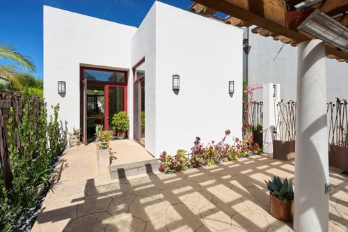 219 Equestrian Ave, Santa Barbara, CA, 93101-6040 | Card Image
