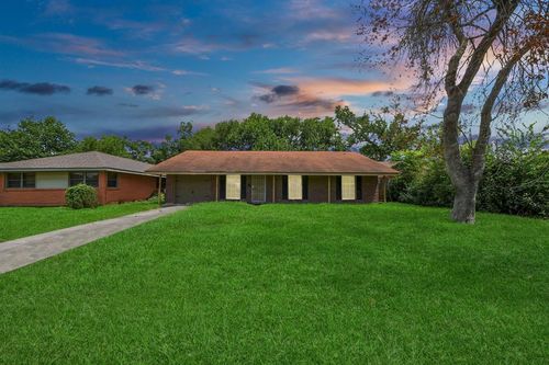 608 Lloyd Ln, Baytown, TX, 77521-4260 | Card Image