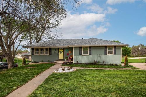 546 Mcdonald Rd, Leavenworth, KS, 66048-4855 | Card Image
