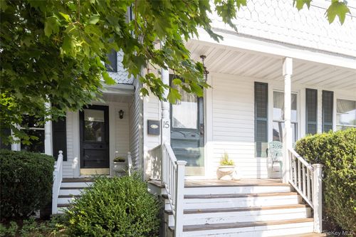 15 Bayside Ave, Oyster Bay, NY, 11771-1407 | Card Image