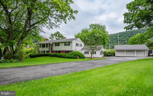 1 Emerald St, Mill Hall, PA, 17751-8870 | Card Image