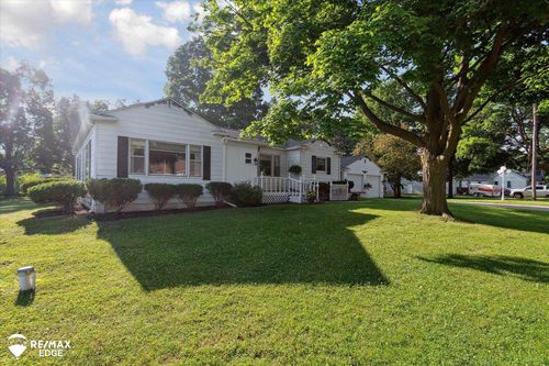 8145 Pine St, Goodrich, MI, 48438-9305 | Card Image