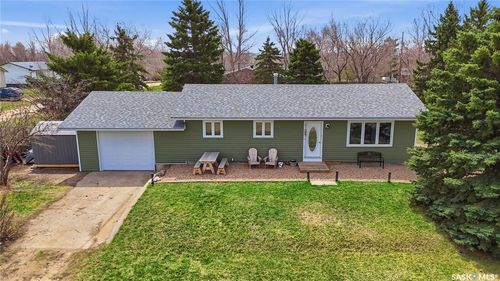 329 1st Avenue E, Mortlach, SK, S0H3E0 | Card Image