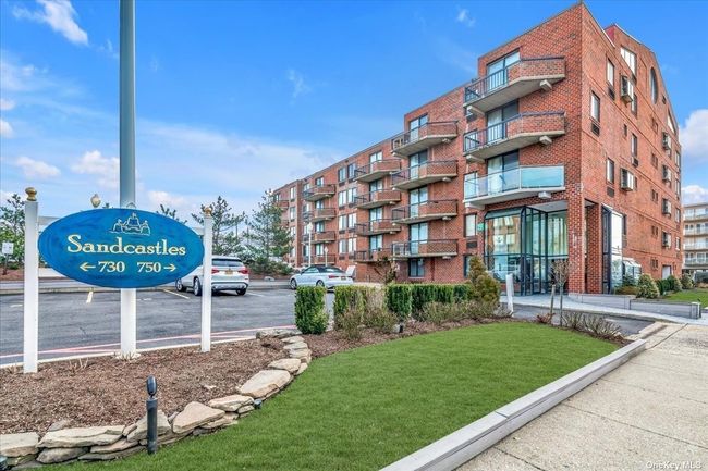 PH-5-S - 750 W Broadway, Condo with 3 bedrooms, 3 bathrooms and 2 parking in Long Beach NY | Image 1