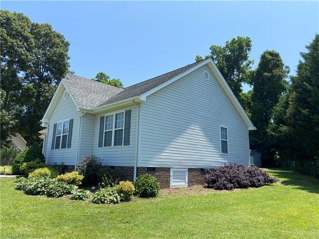 2146 Regency Dr, House other with 3 bedrooms, 2 bathrooms and null parking in Randleman NC | Image 28