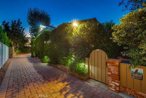 5535 Ranchito Ave, Sherman Oaks, CA, 91401-5806 | Card Image