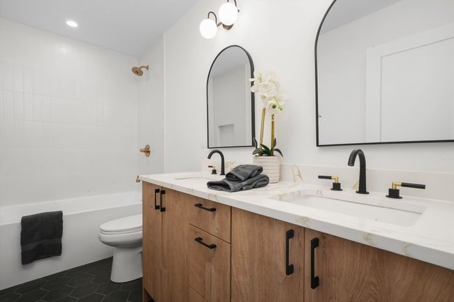 1222 Wesley Ave, Home with 3 bedrooms, 4 bathrooms and null parking in Berwyn IL | Image 19