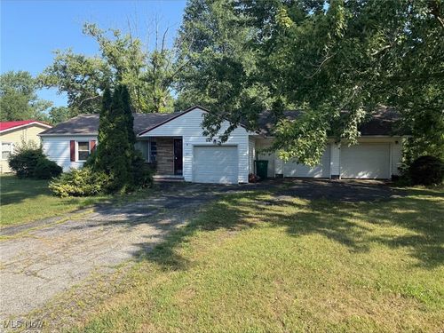 815 S Nearing Cir, Geneva, OH, 44041-1742 | Card Image