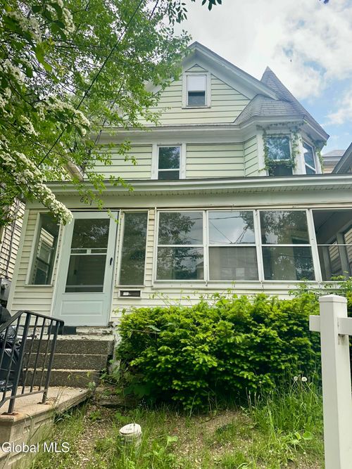 661 Myrtle Ave, Albany, NY, 12208-3332 | Card Image