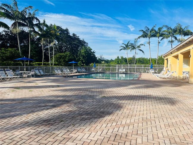 13748 Sw 118 Th Ter, Townhouse with 3 bedrooms, 3 bathrooms and null parking in Miami FL | Image 5