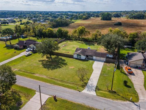 1695 County Road 965, Alvin, TX, 77511-7747 | Card Image