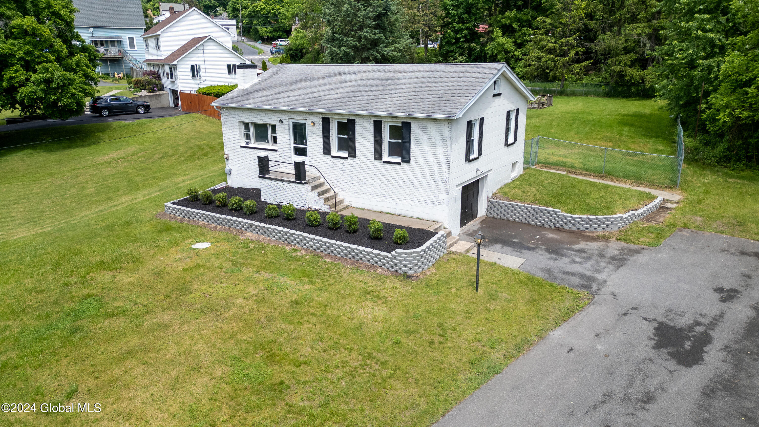 Woodward Ave, Troy, NY 12180
