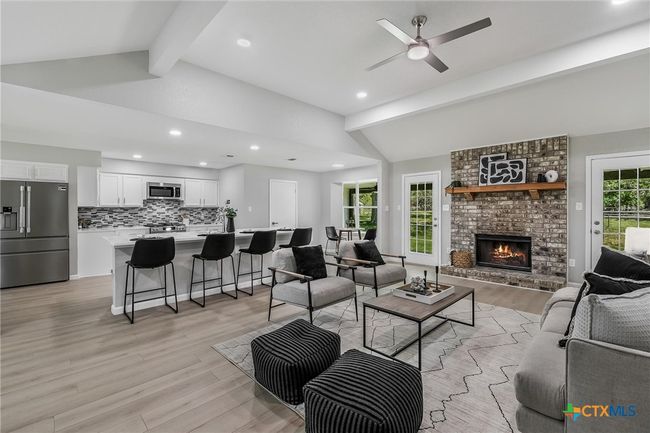 1070 Lonesome Trl, House other with 3 bedrooms, 2 bathrooms and null parking in Driftwood TX | Image 4
