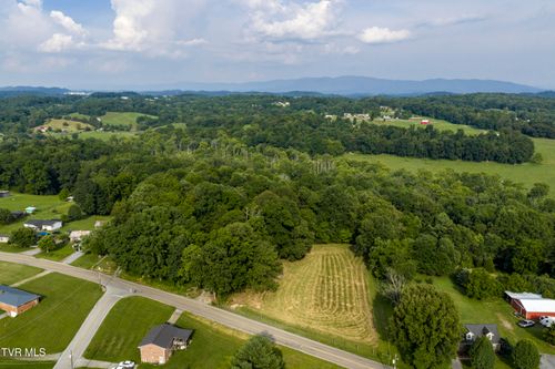 999 Muddy Creek Rd, Piney Flats, TN, 37686-3037 | Card Image