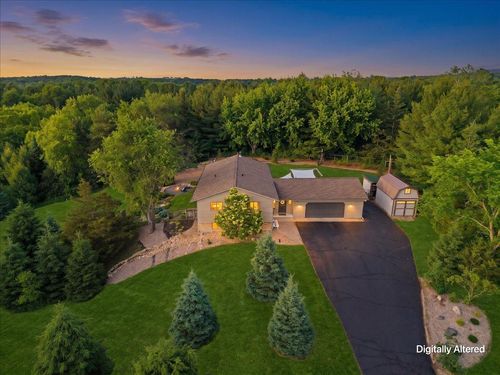810 Antler Rdg, Hudson, WI, 54016-7318 | Card Image