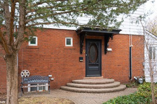 32 Costain Avenue, Toronto, ON, M4E2G6 | Card Image