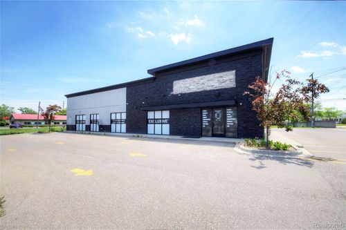 111 W Genesee St, Lapeer, MI, 48446-2270 | Card Image