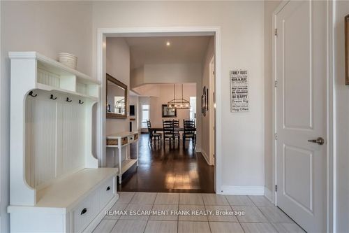 61 Aquasanta Cres, Hamilton, ON, L9B0H8 | Card Image