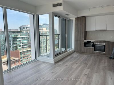 1405 - 158 Front St E, Condo with 2 bedrooms, 1 bathrooms and 1 parking in Toronto ON | Image 2