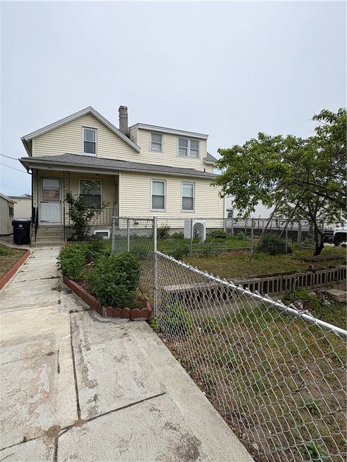 46 Humboldt Avenue, Pawtucket, RI, 02860 | Card Image