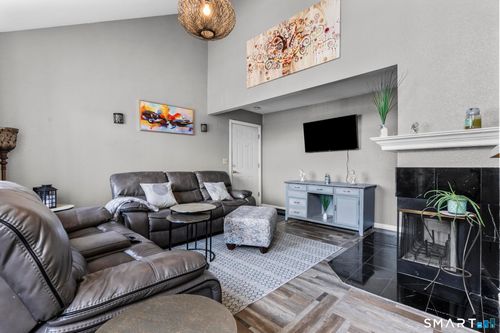 79-79 Carriage Crossing Ln, Middletown, CT, 06457-5829 | Card Image