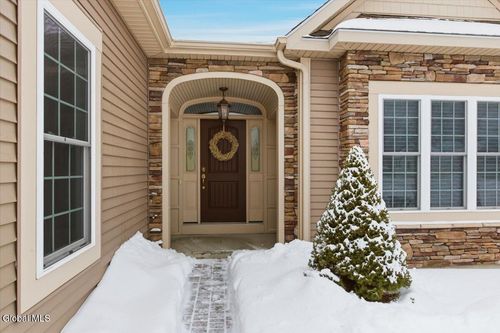 9 Fieldstone Dr, Halfmoon, NY, 12065-6251 | Card Image