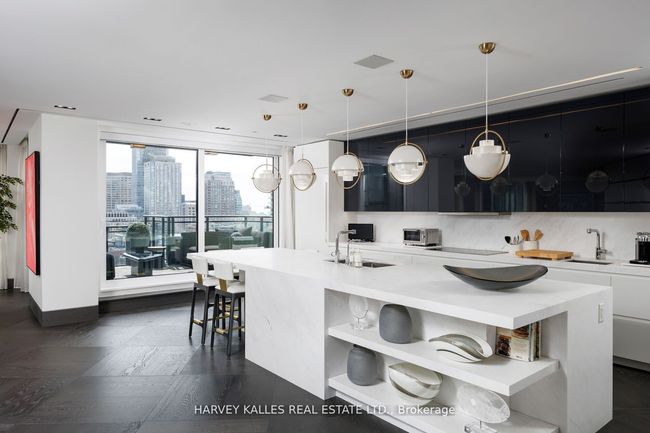 1201 - 181 Davenport Rd, Condo with 4 bedrooms, 7 bathrooms and null parking in Toronto ON | Image 12