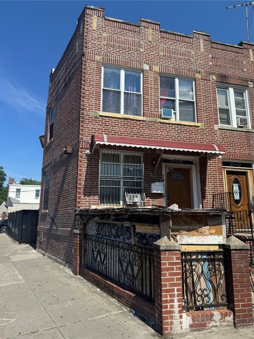 3715 93rd St, Jackson Heights, NY, 11372-7931 | Card Image