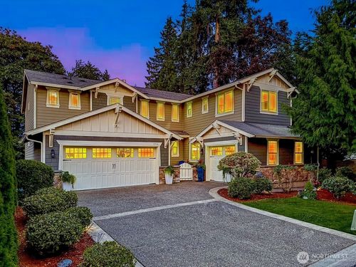 224 107th Pl Se, Bellevue, WA, 98004-6296 | Card Image