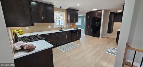 686 Wheaton Ave, Roseville, MN, 55113-2272 | Card Image