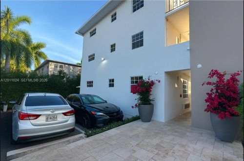 5-3270 W Trade Ave, Miami, FL, 33133-3624 | Card Image